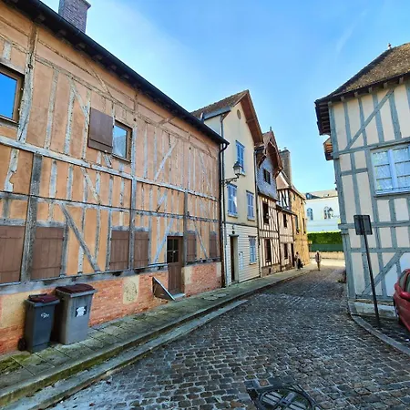 Aux Nuances De Clairs - Cosy Dans Quartier Historique Cathedrale - Mon Groom * Troyes
