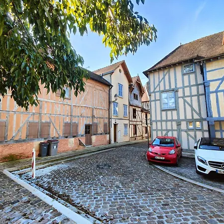 Aux Nuances De Clairs - Cosy Dans Quartier Historique Cathedrale - Mon Groom * Troyes